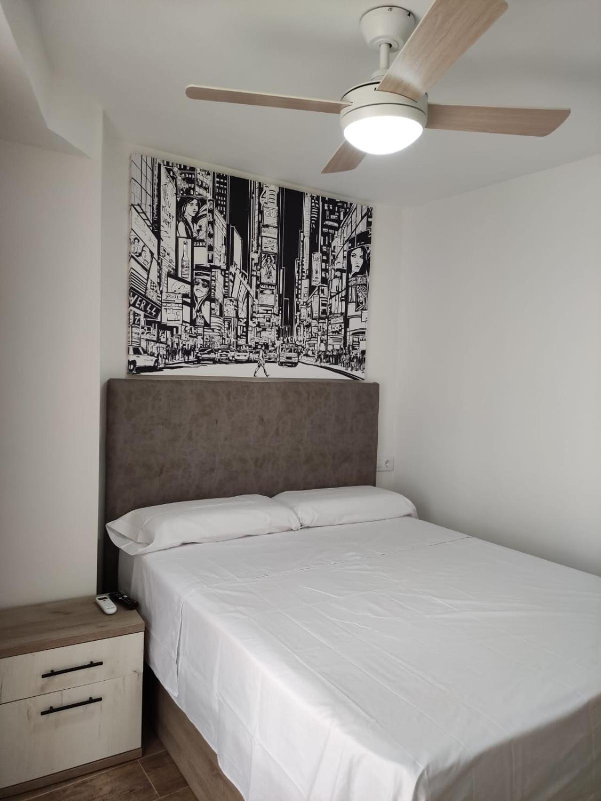 Solymar Poniente Apartamento Recien Reformado A 3 Min De Playa Poniente Y Del Centro Parking Opcional ベニドルム エクステリア 写真