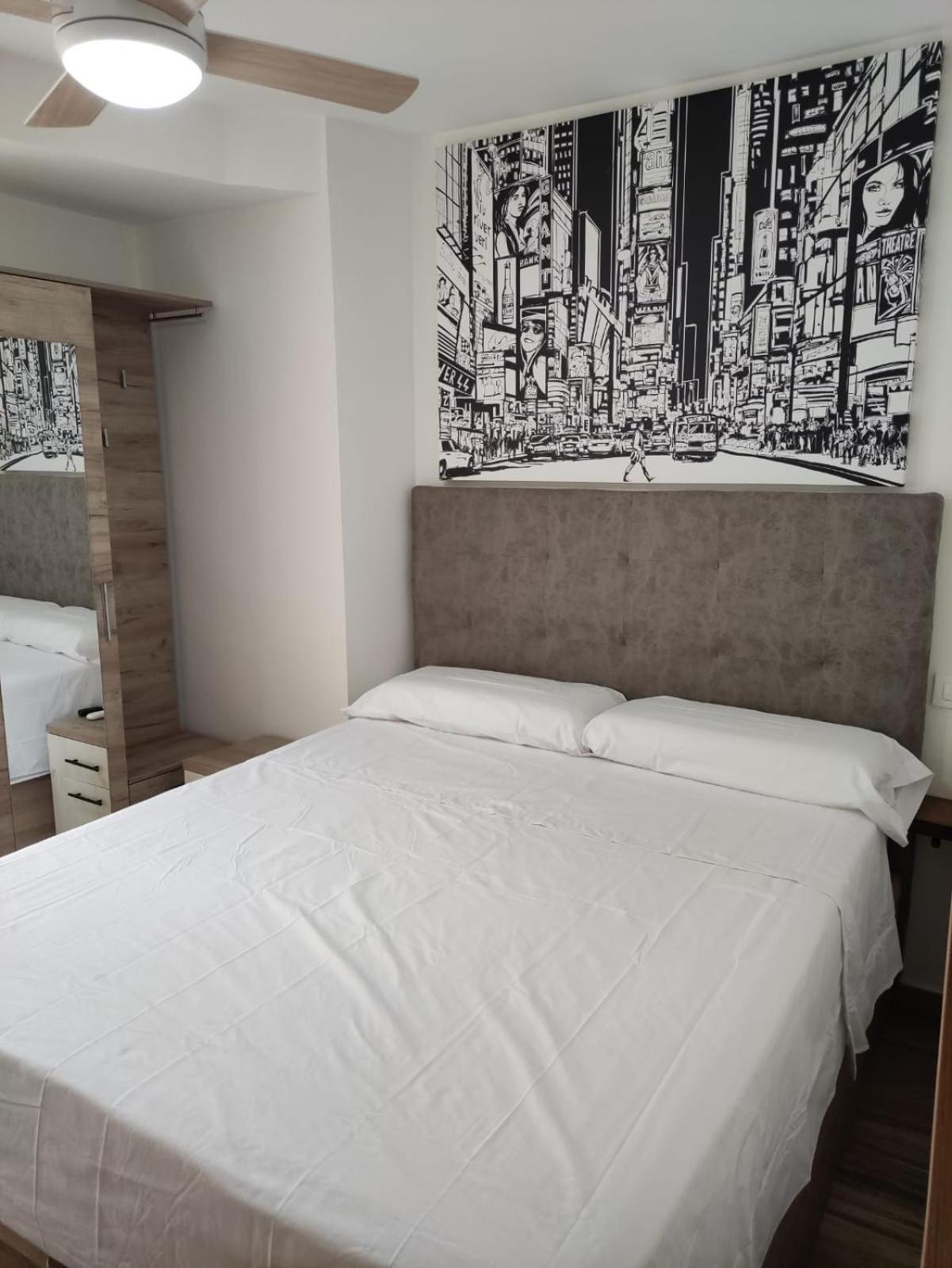 Solymar Poniente Apartamento Recien Reformado A 3 Min De Playa Poniente Y Del Centro Parking Opcional ベニドルム エクステリア 写真